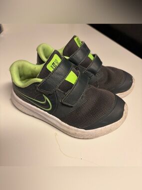 NIKE STAR RUNNER Toddler Size 9C Child Baby AT1803-004 Gray Green Sneakers